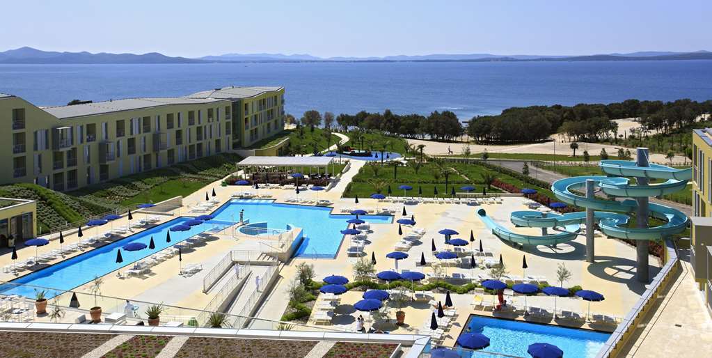 Falkensteiner Family Hotel Diadora Petrčane Exterior foto View of the hotel complex